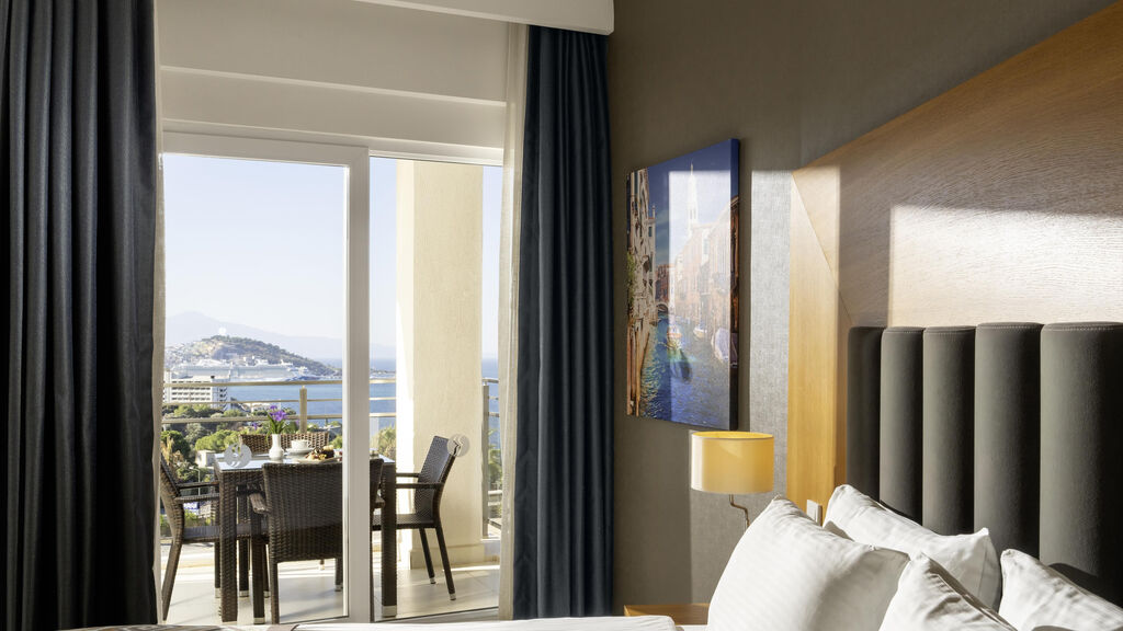 Ramada Hotel & Suites Kusadasi