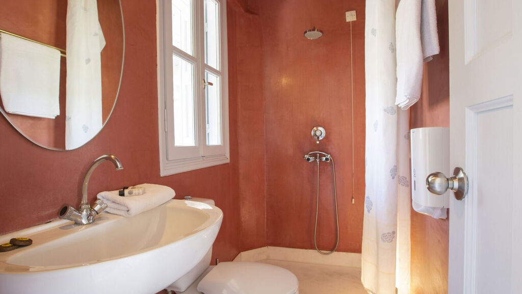 Red Tower Hotel And Suites