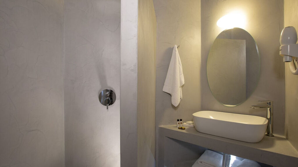 Red Tower Hotel And Suites