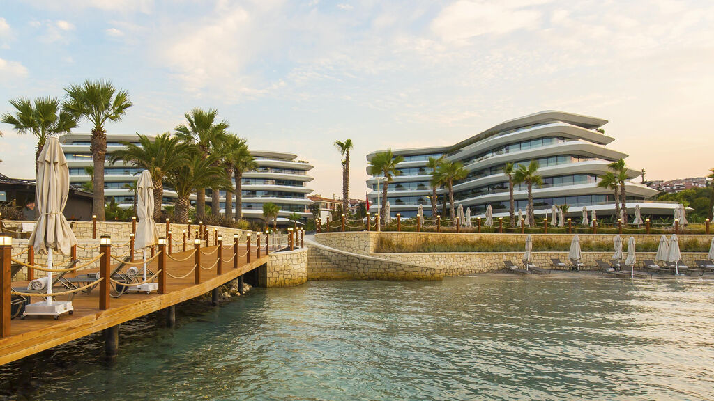 Reges A Luxury Collection Resort & Spa