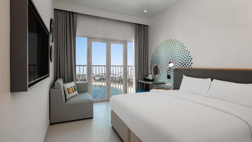 Rove La Mer Beach