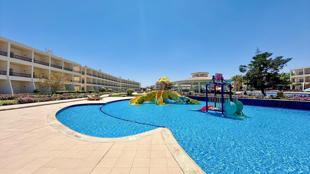 Royal Brayka Beach