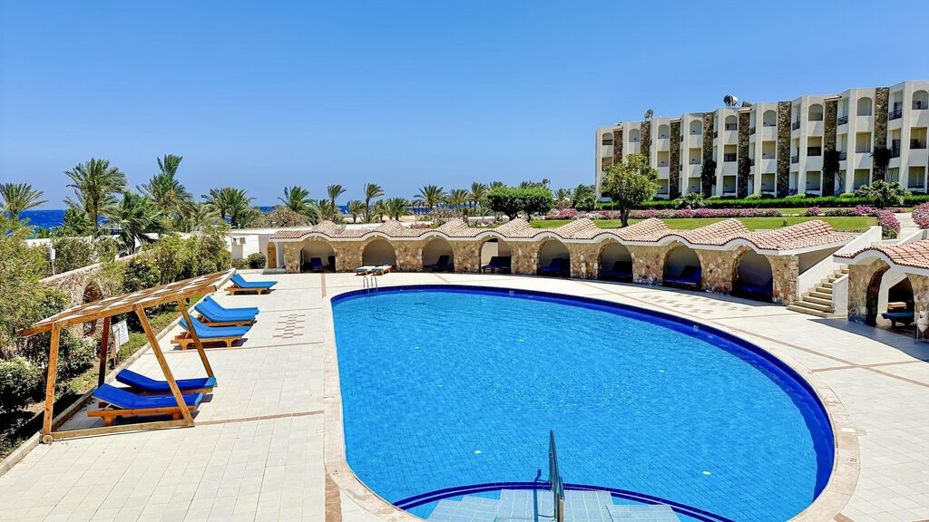 Royal Brayka Beach