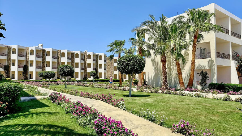 Royal Brayka Beach