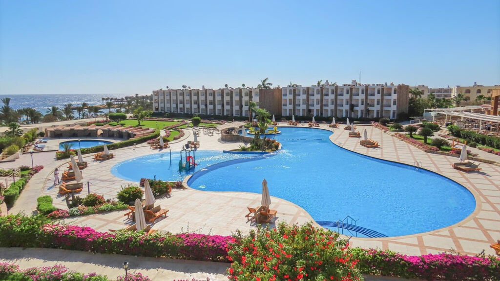 Royal Brayka Beach
