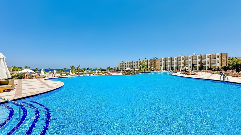 Royal Brayka Beach