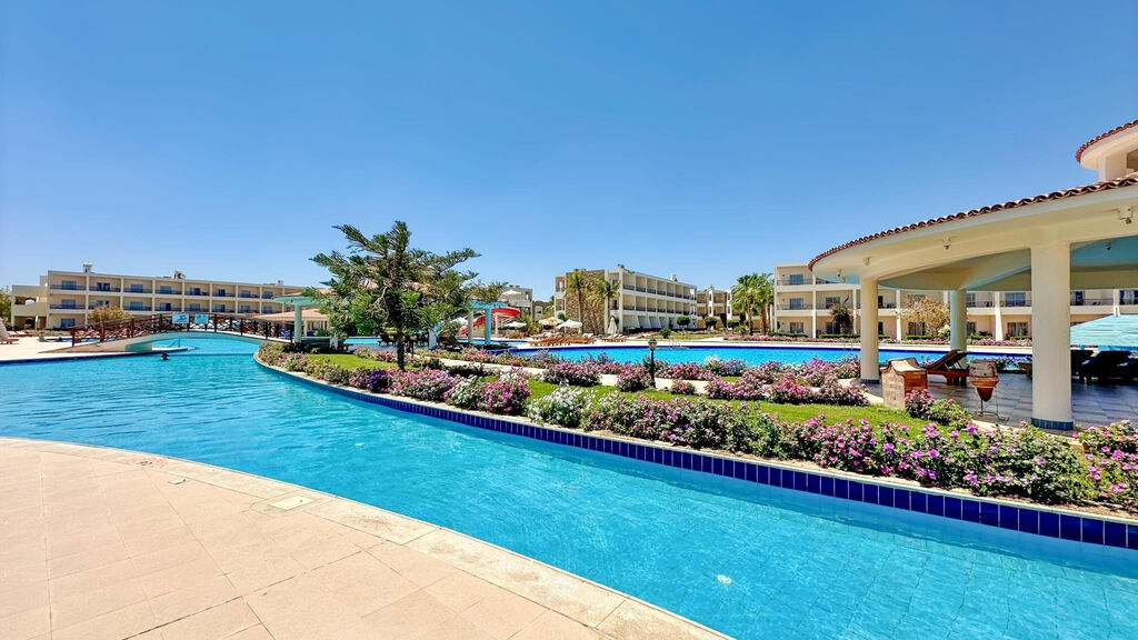 Royal Brayka Beach