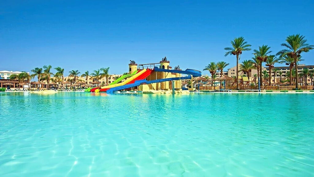 Royal Lagoons Resort & Aquapark