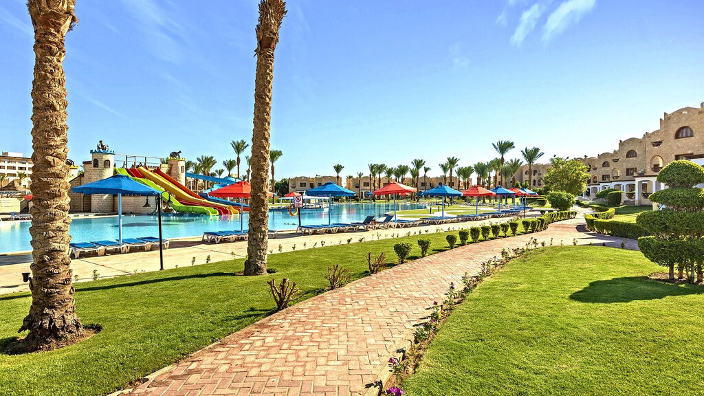 Royal Lagoons Resort & Aquapark