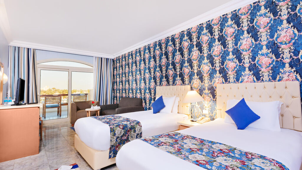 Royal Lagoons Resort & Aquapark