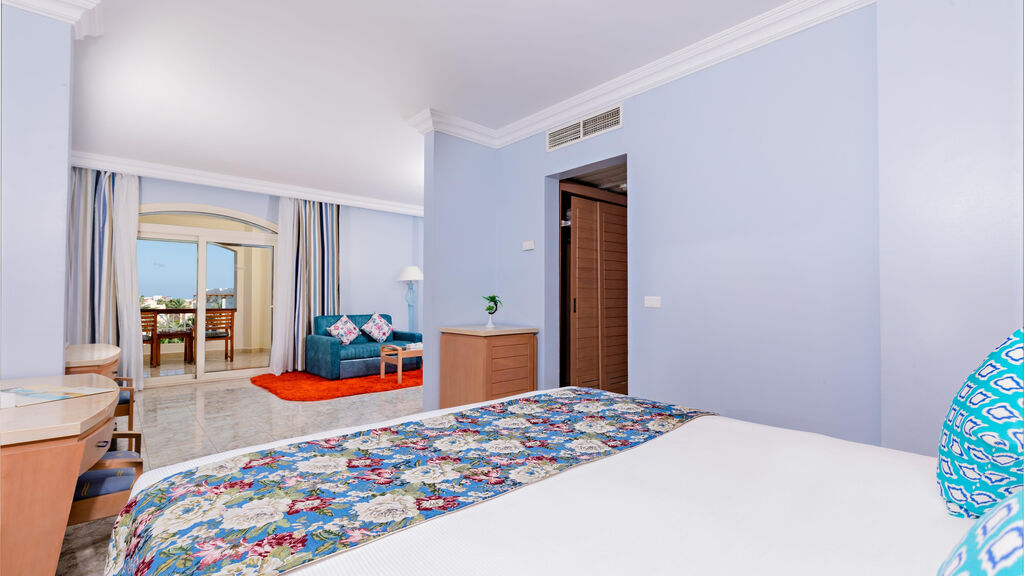 Royal Lagoons Resort & Aquapark