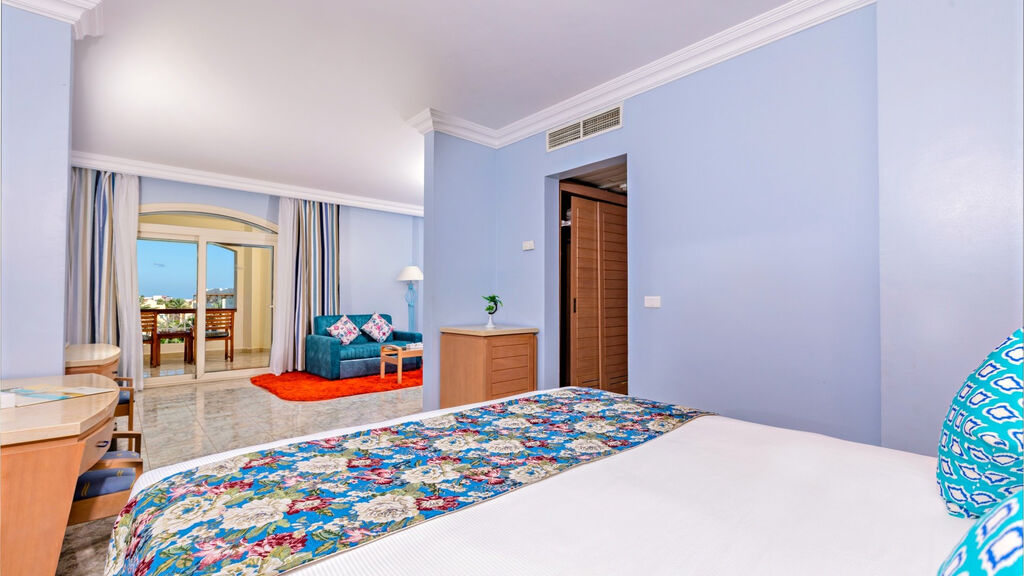 Royal Lagoons Resort & Aquapark