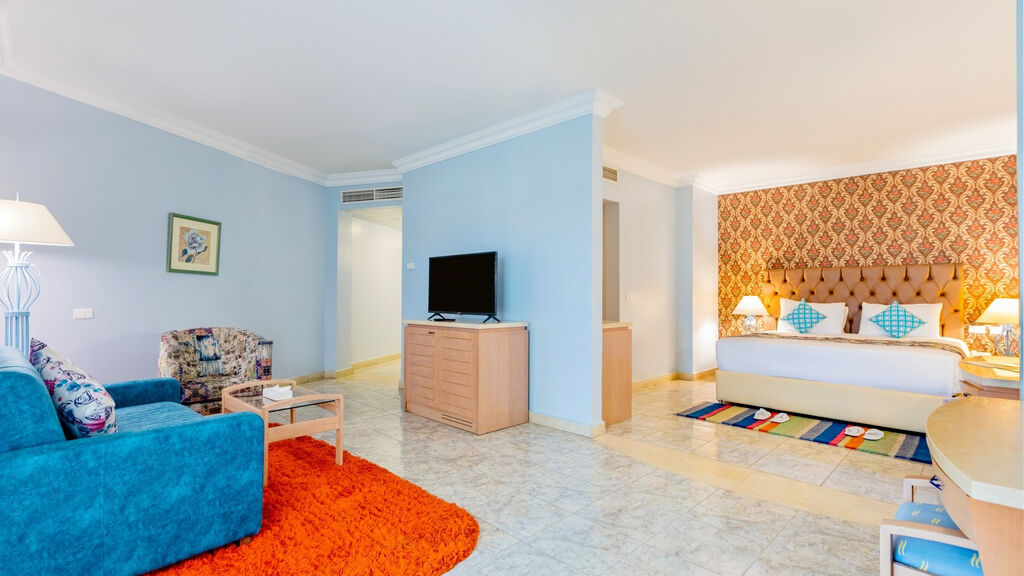 Royal Lagoons Resort & Aquapark