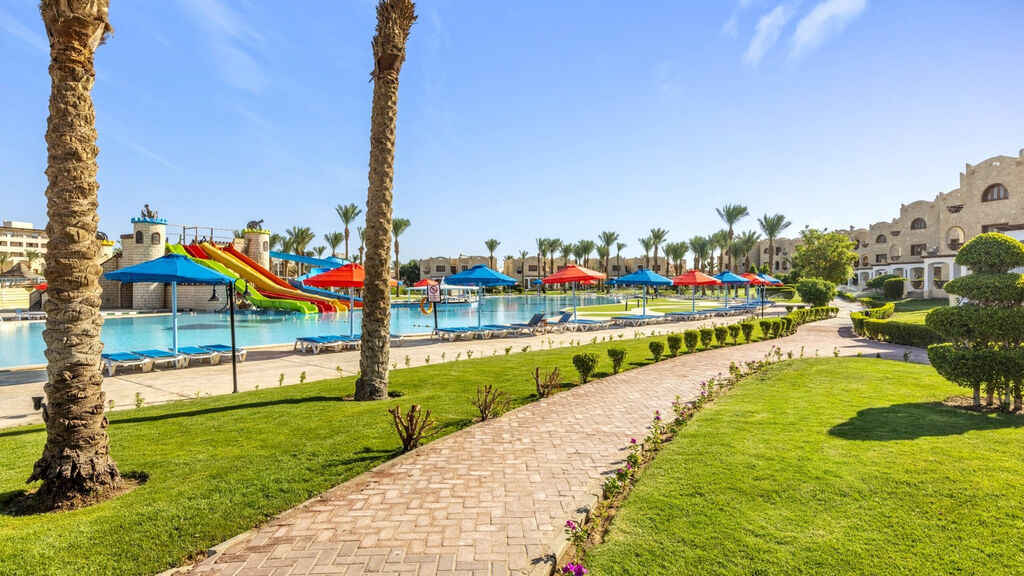 Royal Lagoons Resort & Aquapark