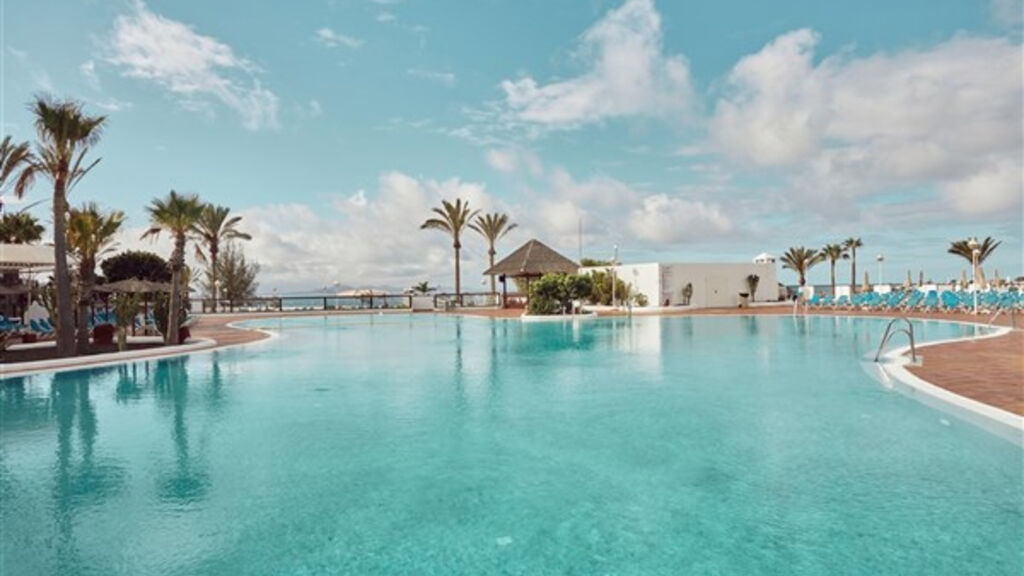 Sandos Papagayo Beach Resort