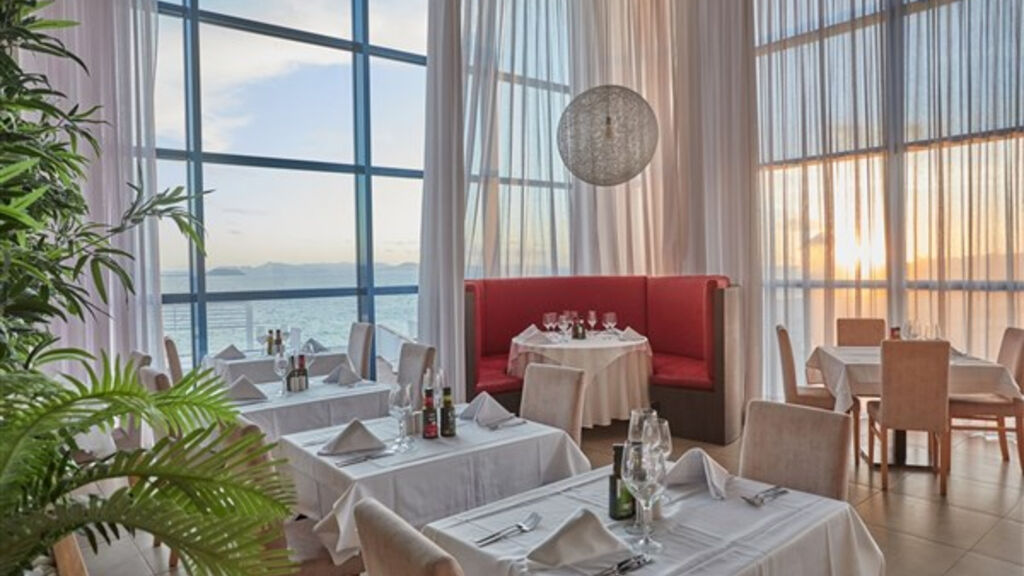 Sandos Papagayo Beach Resort