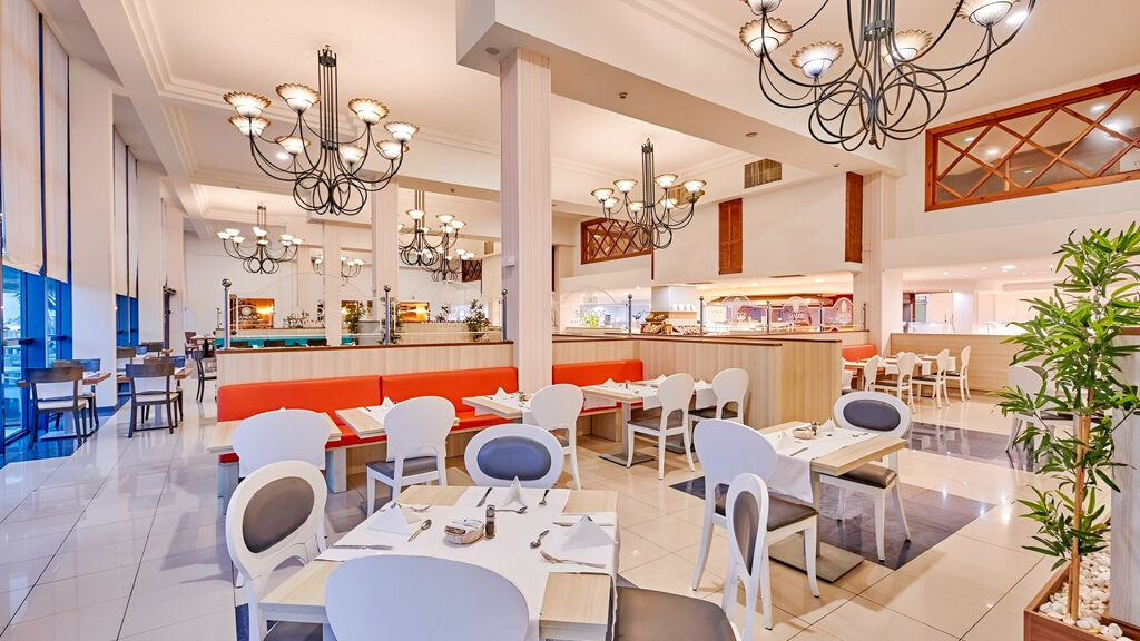 Sandos Papagayo Beach Resort