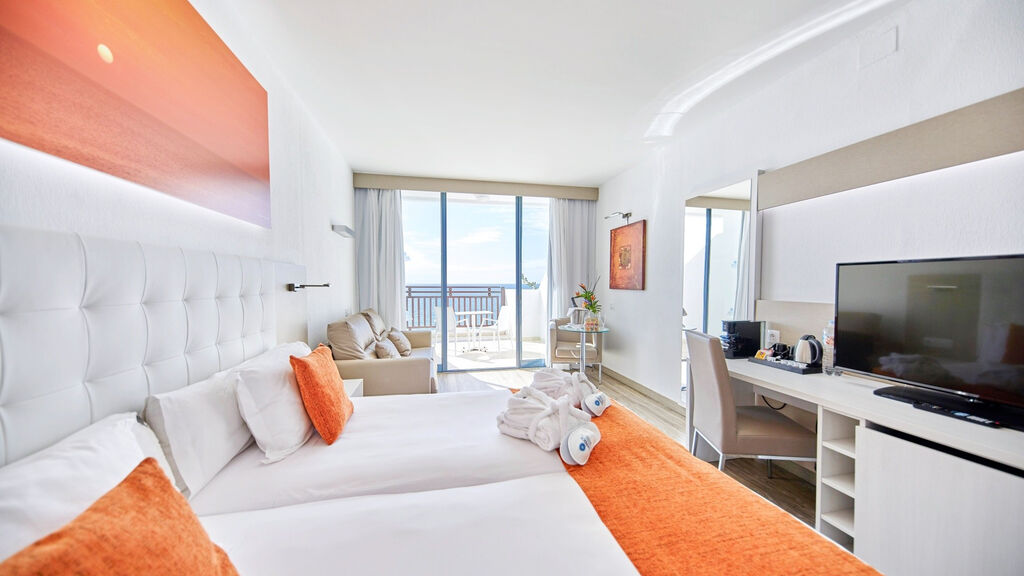 Sandos Papagayo Beach Resort