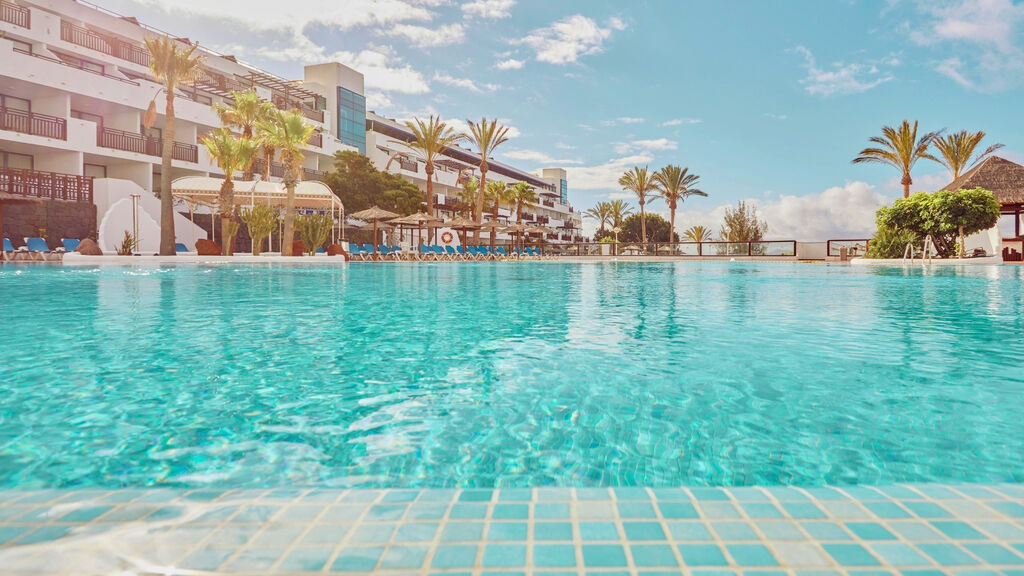 Sandos Papagayo Beach Resort