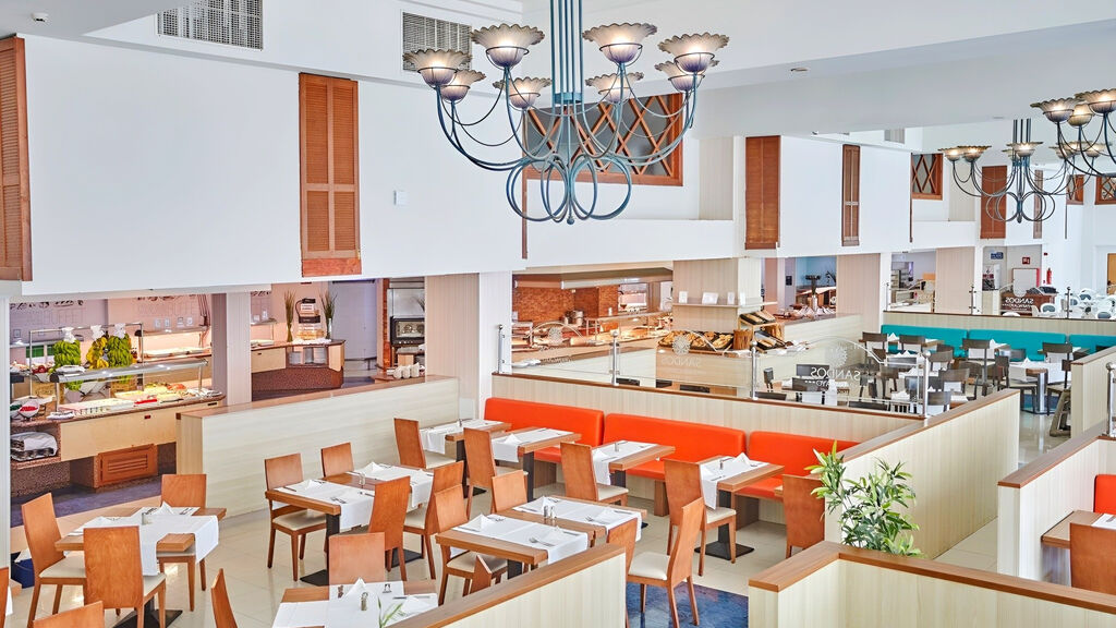 Sandos Papagayo Beach Resort