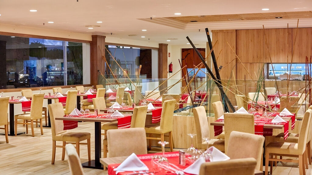 Sandos Papagayo Beach Resort