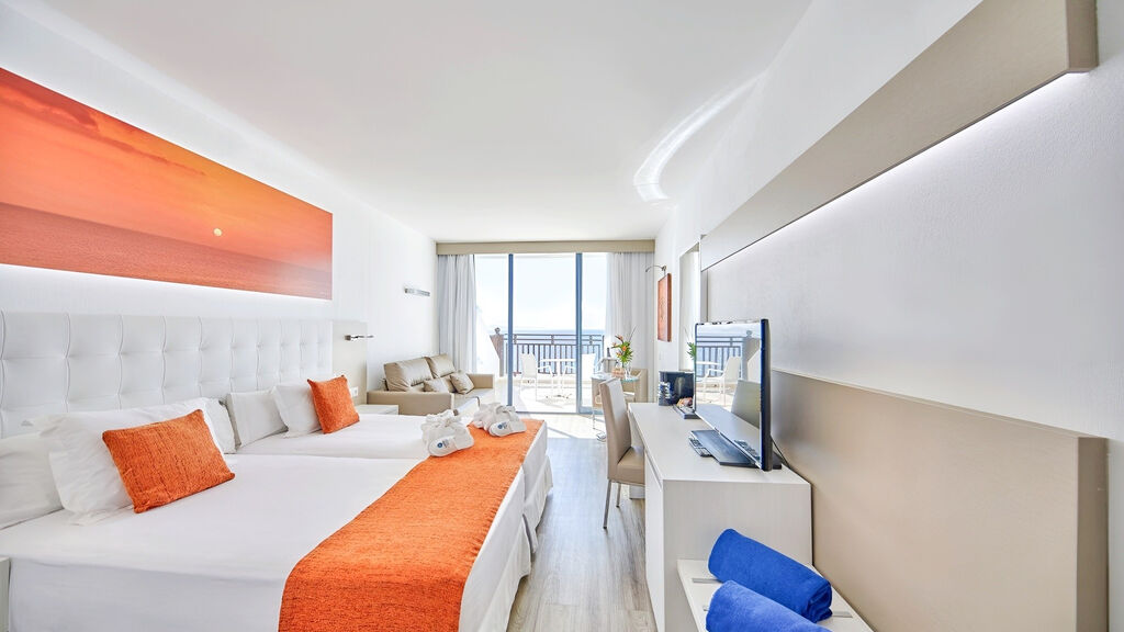 Sandos Papagayo Beach Resort