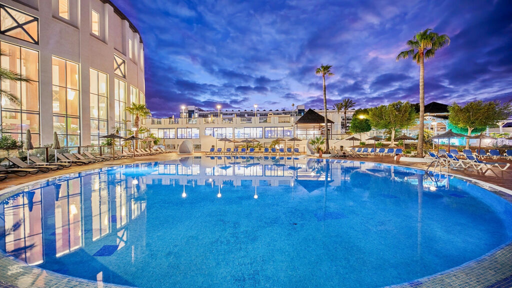 Sandos Papagayo Beach Resort