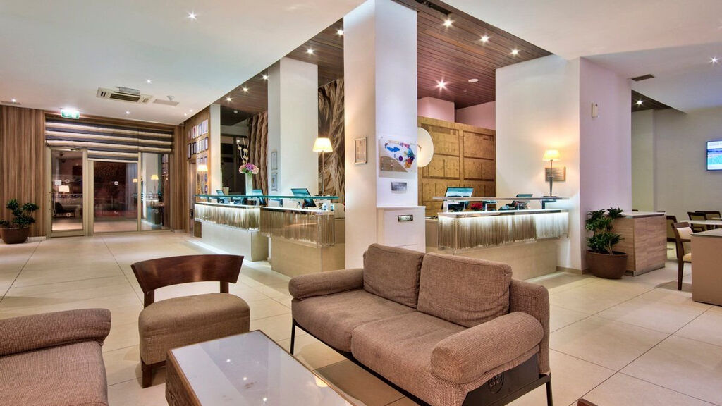 Db Seabank Resort + Spa