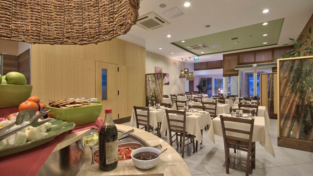 Db Seabank Resort + Spa