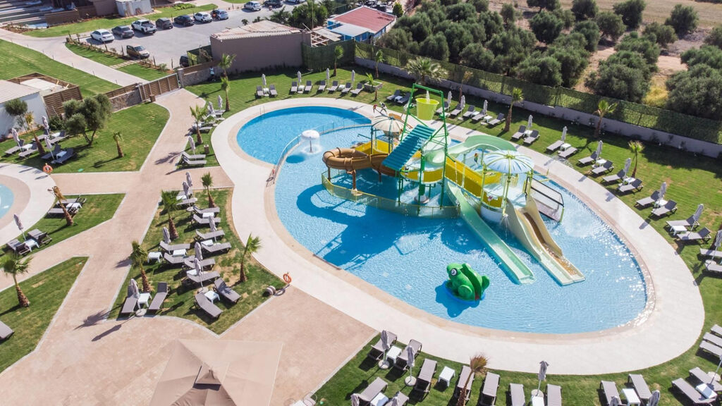 Senseana Sea Side Resort & Aquadventure