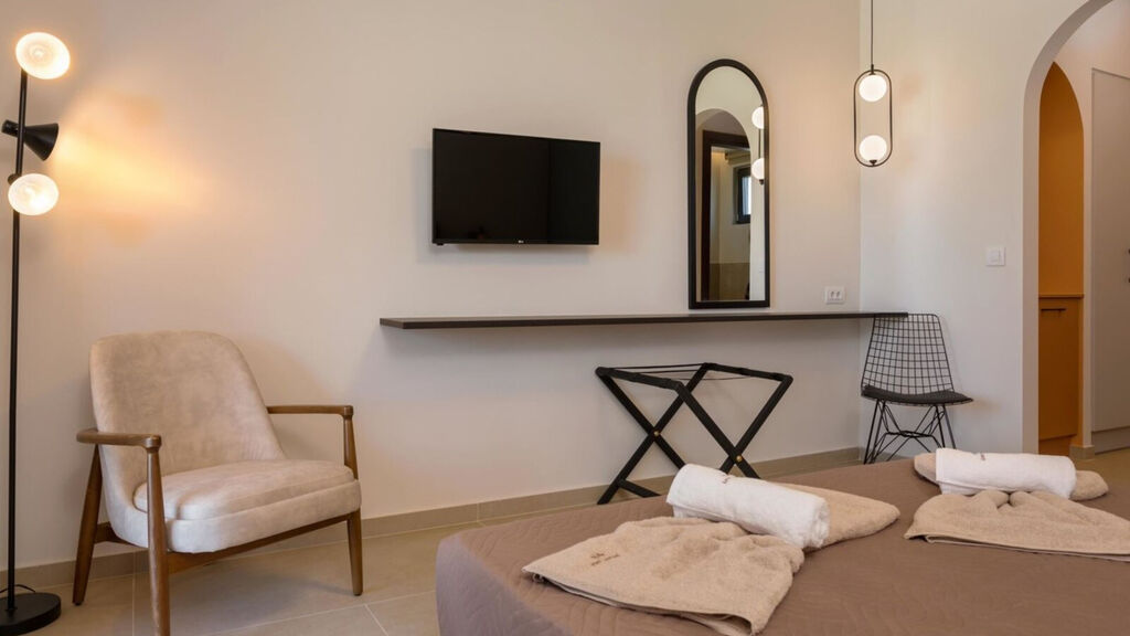 Serenity Luxury Hotel Agrilia