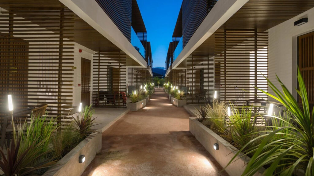 Serenity Luxury Hotel Agrilia