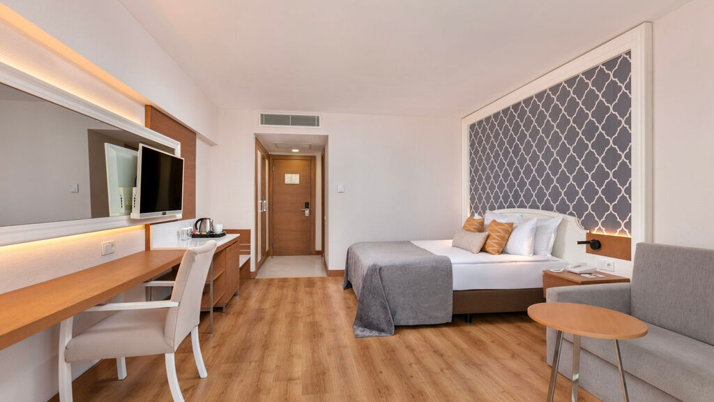 Sherwood Exclusive Lara