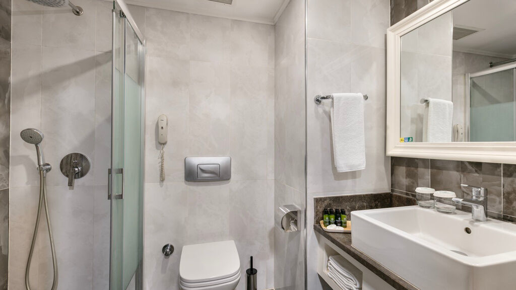 Sherwood Exclusive Lara