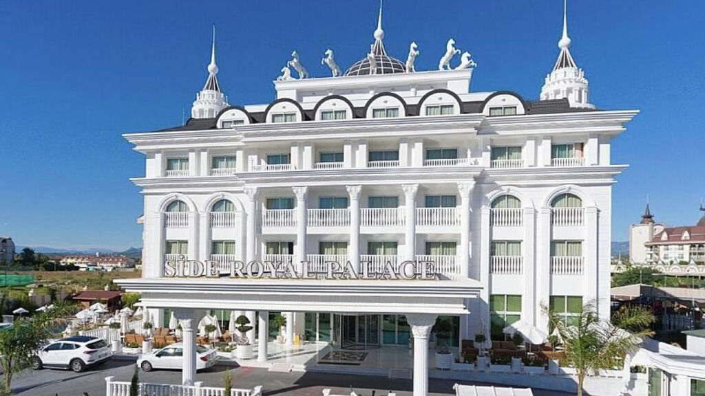 Side Royal Palace