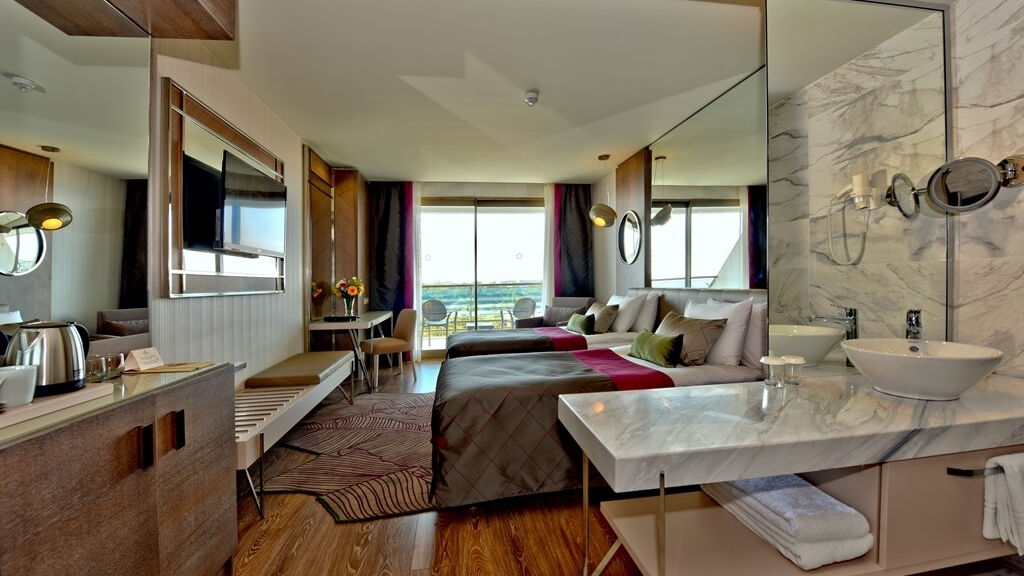 Side Star Elegance