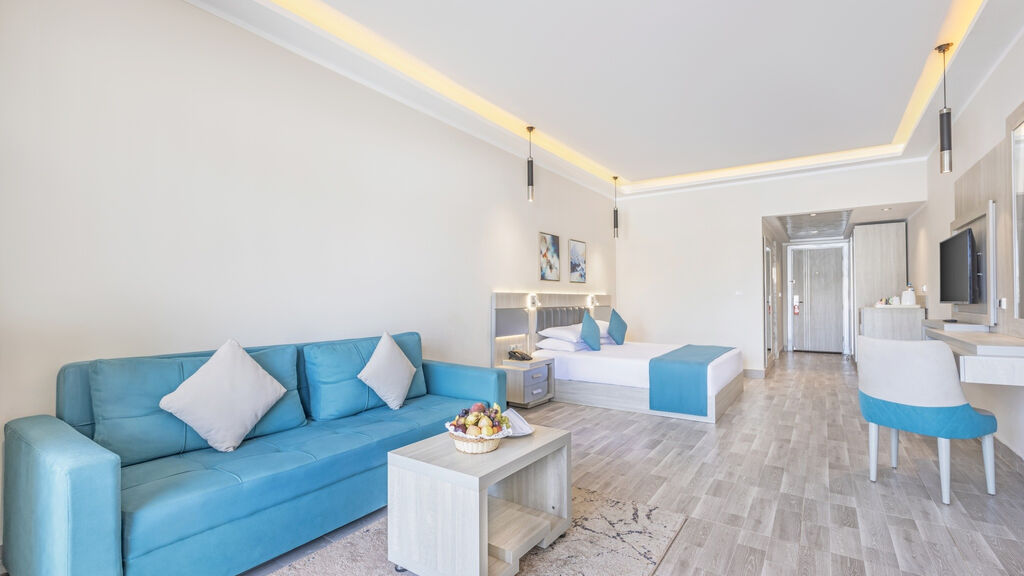Sirena Beach Resort & Spa