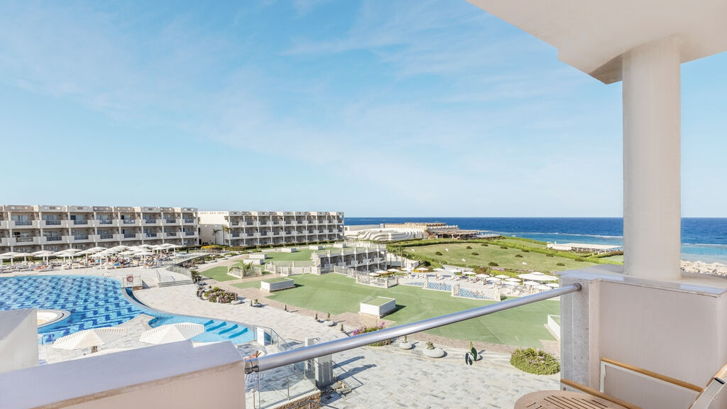 Sirena Beach Resort & Spa