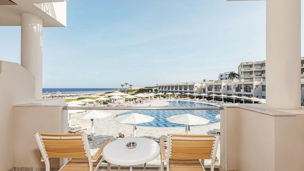 Sirena Beach Resort & Spa