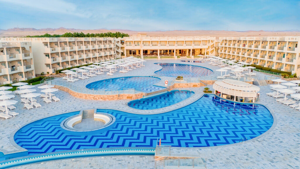 Sirena Beach Resort & Spa