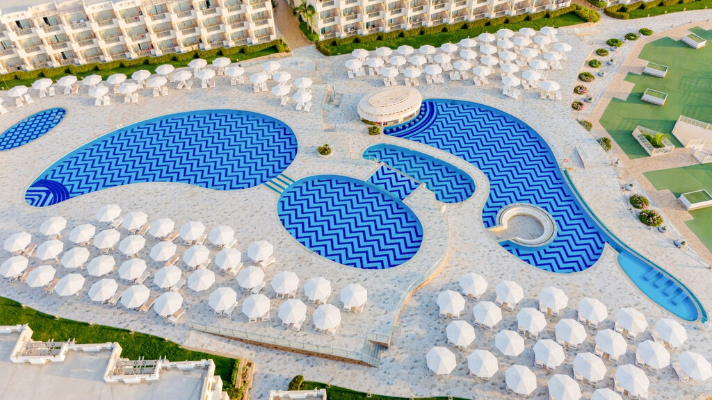 Sirena Beach Resort & Spa