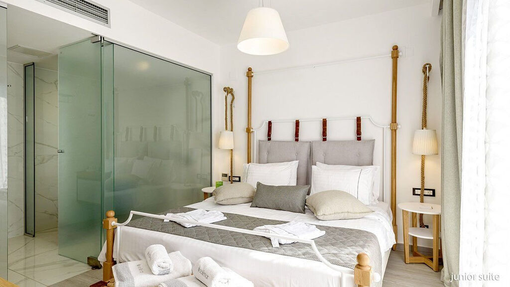 Solimar White Pearl