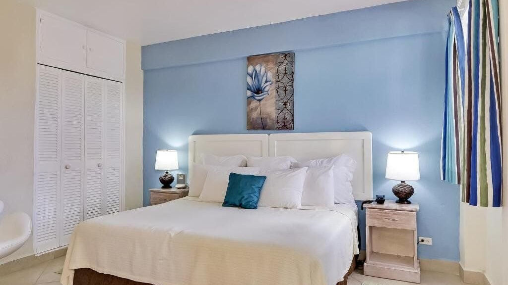 Southern Palm Beach Club & Resort