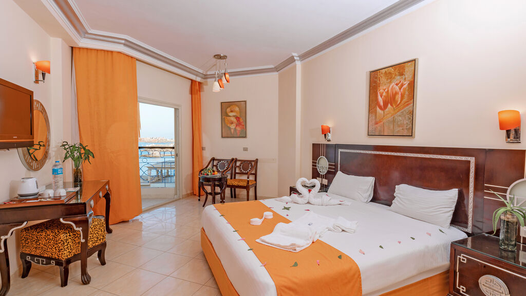 Sphinx Aqua Park Beach Resort