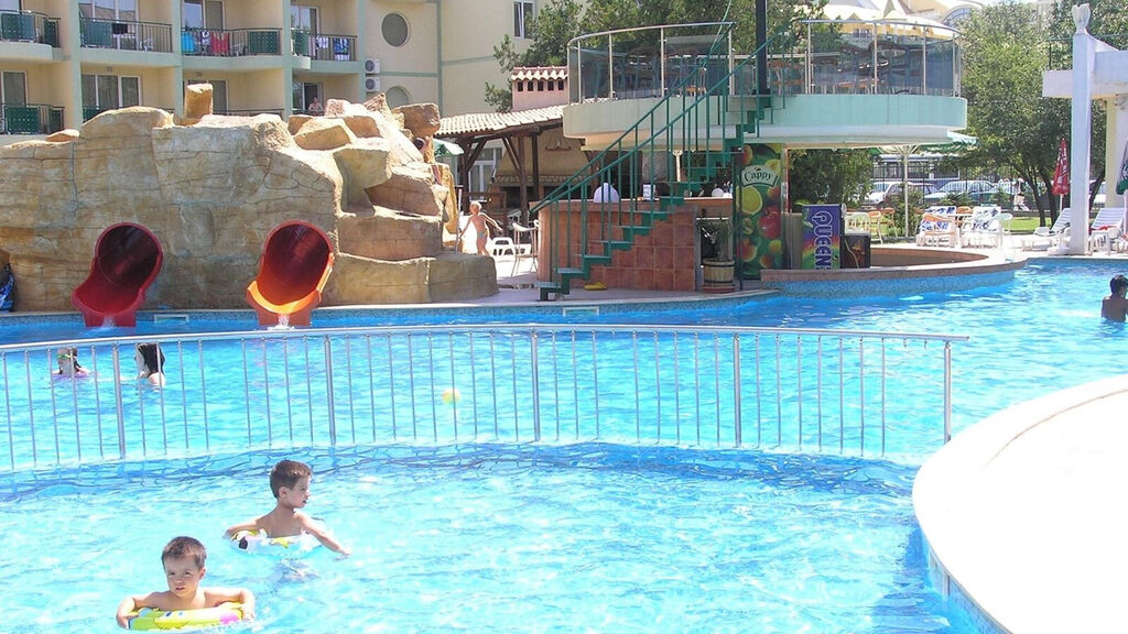 Sunny Day Club Hotel