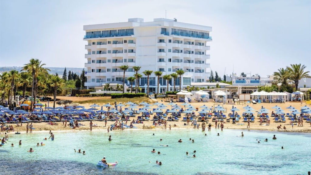 Tasia Maris Sands Beach Hotel