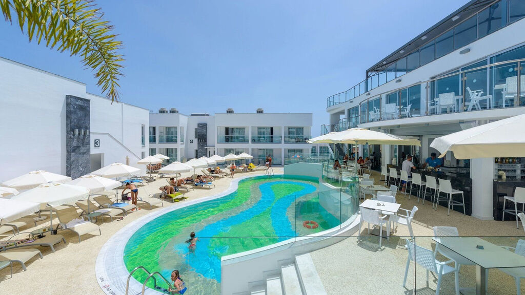 Tasia Maris Sands