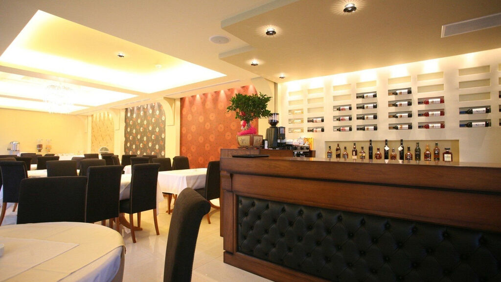 Tesoro Hotel Nikiana