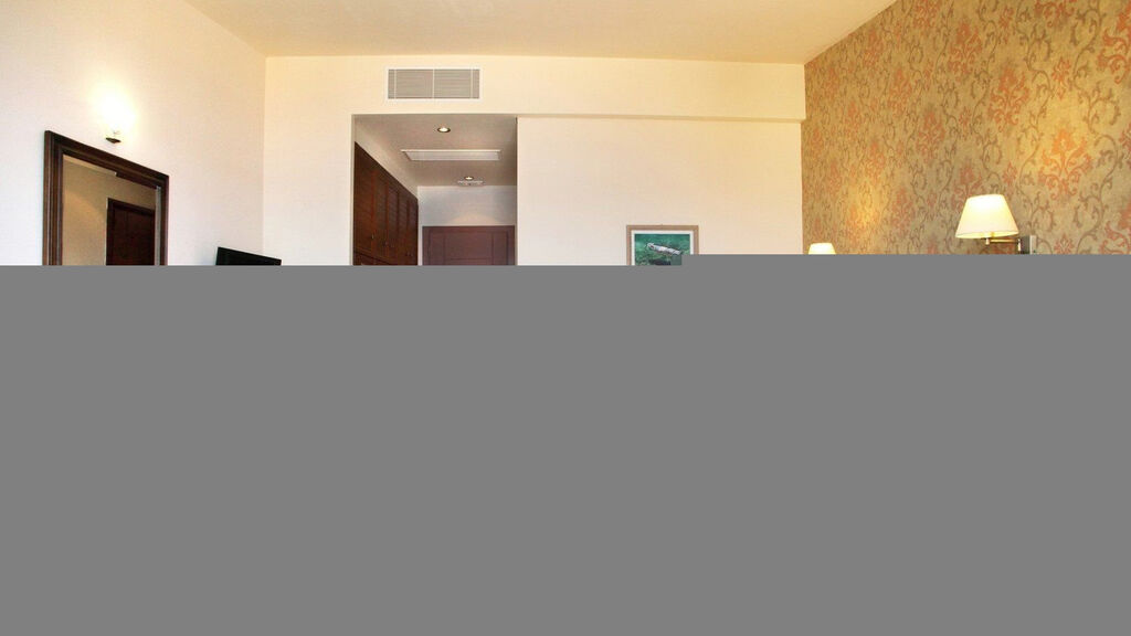 Tesoro Hotel Nikiana