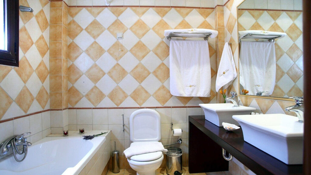 Tesoro Hotel Nikiana